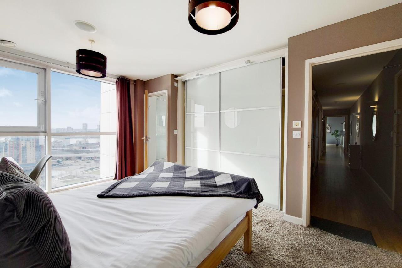 Deluxe Three Bedroom Apartment By London Excel Stays Exterior foto
